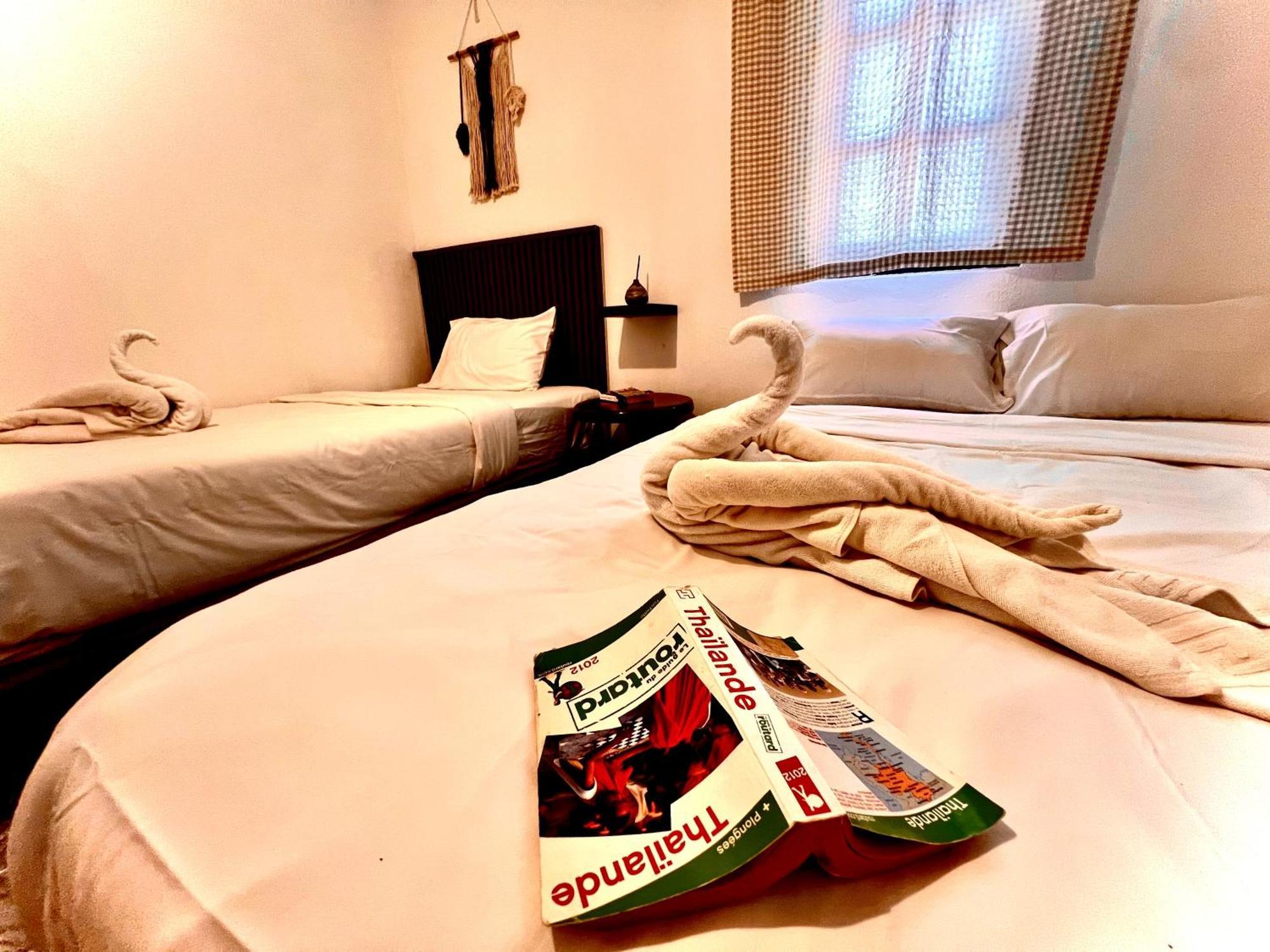 The Wave Haad Rin Hostel Room photo